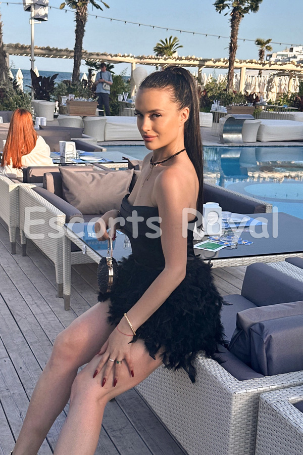 Erika (16) Erika (16)